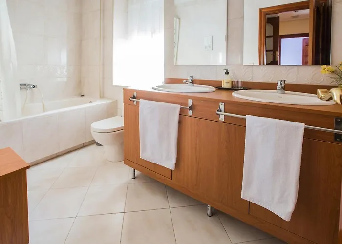 Turisticos Carmen Ii * Ávila